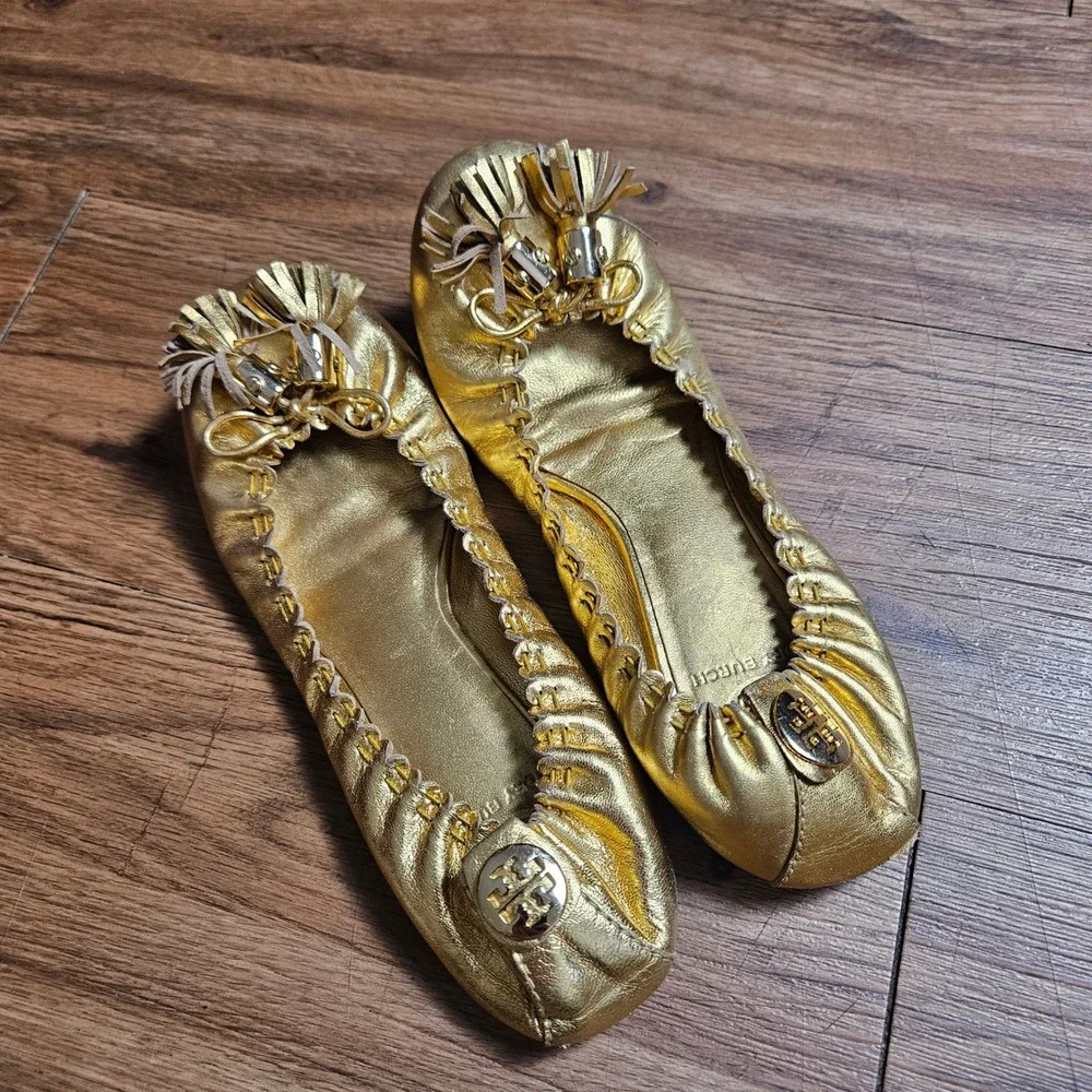 Tory Burch Reese Metallic Gold Leather Tassel Ballet Flats Logo Medallion‎ 7.5